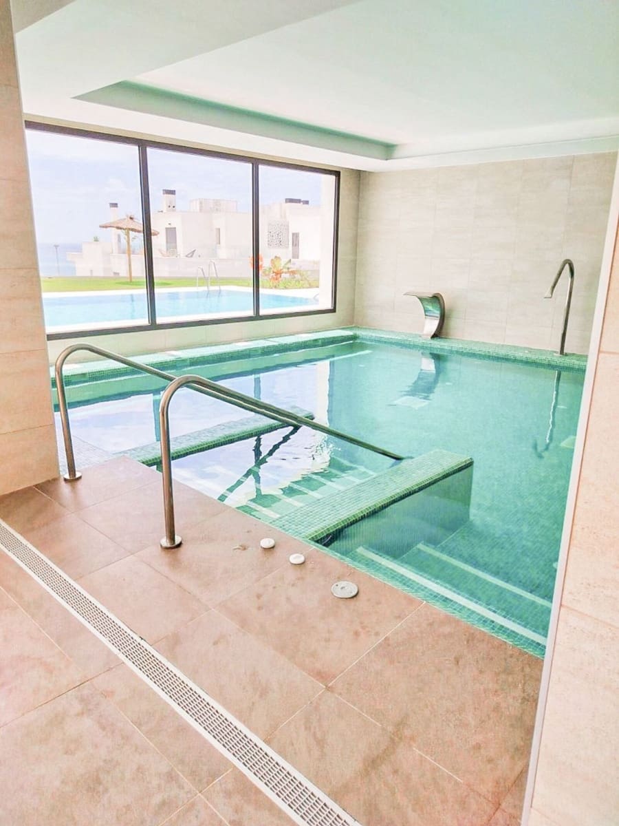 2 soveværelse Lejlighed til salg i La Alcaidesa med swimmingpool garage - € 500.000 (Ref: 9920984)