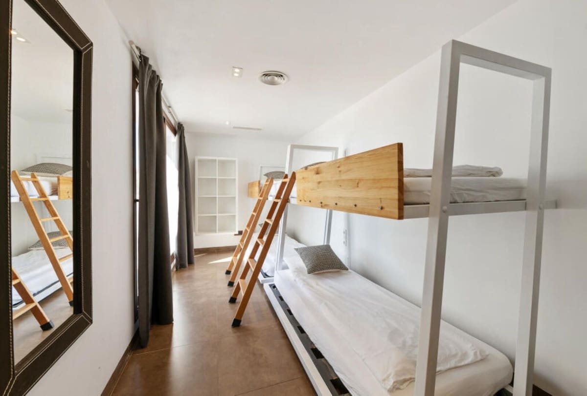 9 slaapkamer Villa voor vakantieverhuur in Benahavis - € 11.000 (Ref: 9920988)