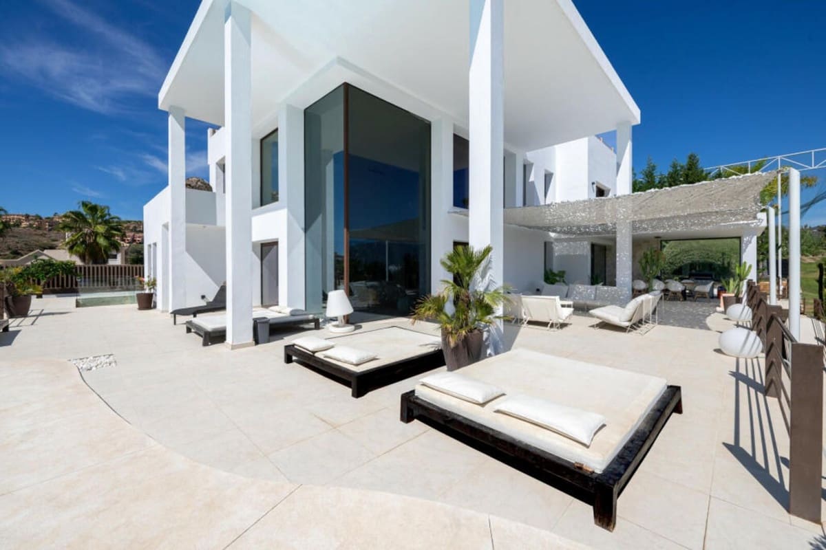 9 slaapkamer Villa voor vakantieverhuur in Benahavis - € 11.000 (Ref: 9920988)