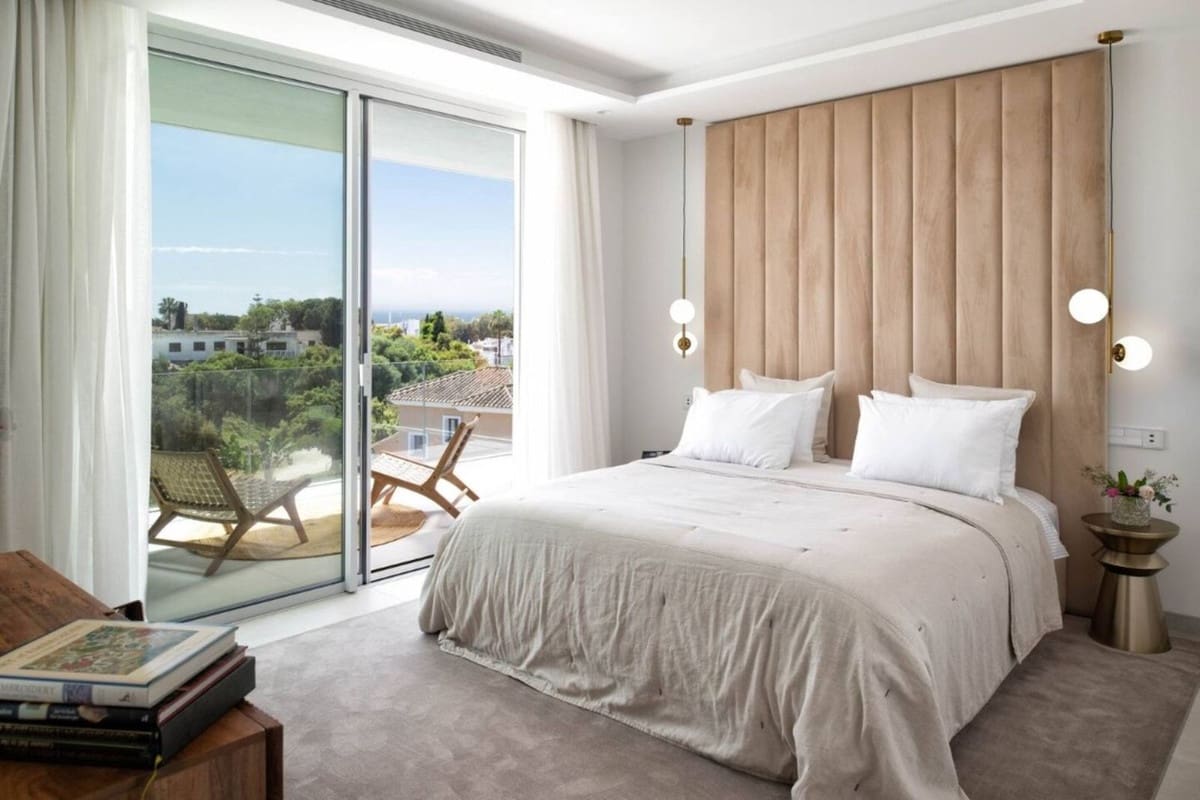 5 slaapkamer Villa voor vakantieverhuur in Elviria met zwembad garage - € 5.500 (Ref: 9920990)