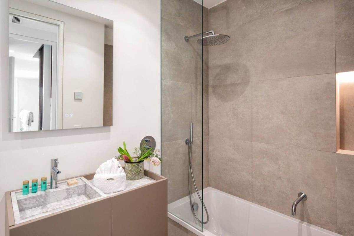 5 slaapkamer Villa voor vakantieverhuur in Elviria met zwembad garage - € 5.500 (Ref: 9920990)