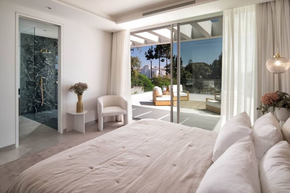 5 slaapkamer Villa voor vakantieverhuur in Elviria met zwembad garage - € 5.500 (Ref: 9920990)