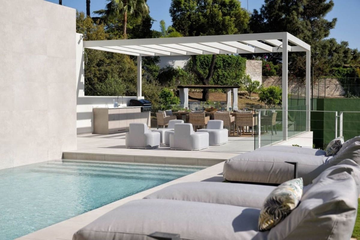 5 slaapkamer Villa voor vakantieverhuur in Elviria met zwembad garage - € 5.500 (Ref: 9920990)