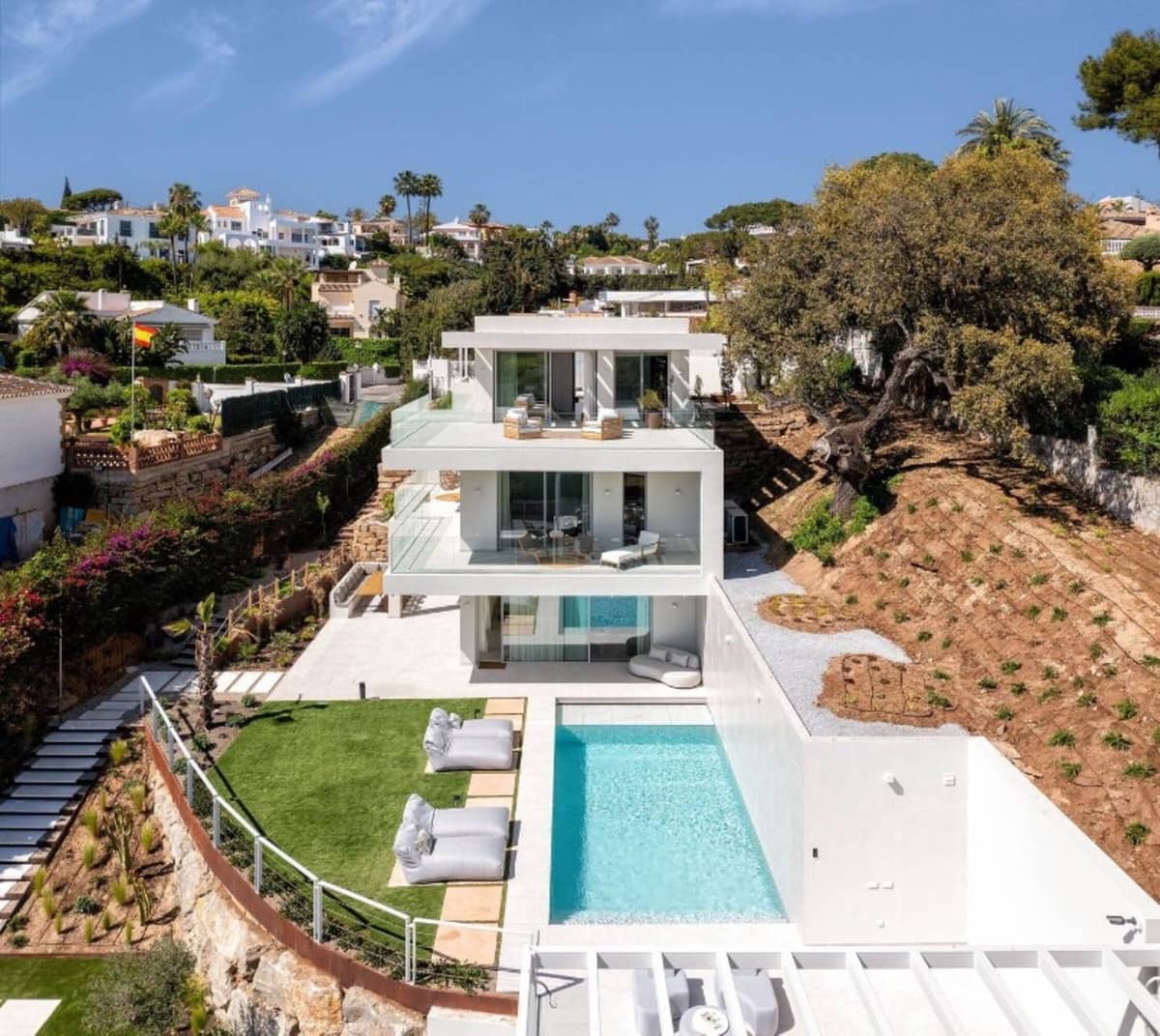 5 slaapkamer Villa voor vakantieverhuur in Elviria met zwembad garage - € 5.500 (Ref: 9920990)