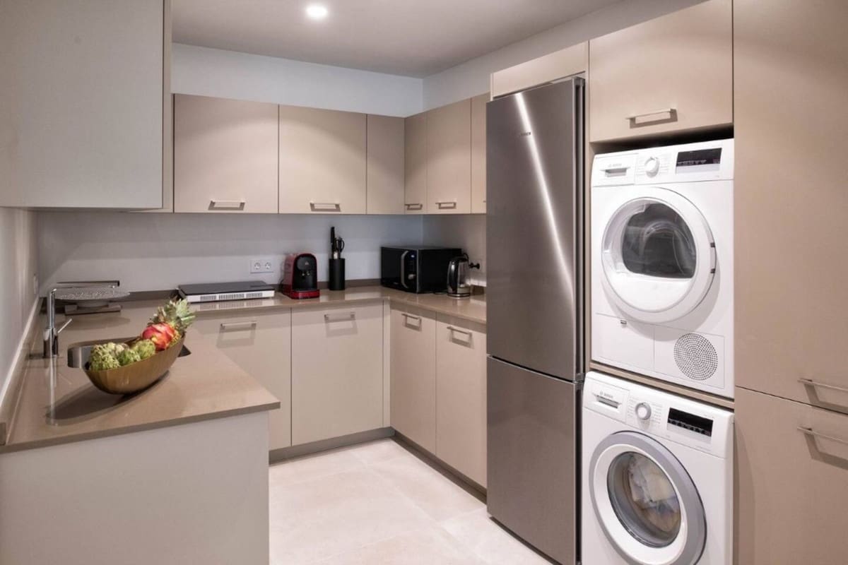 5 slaapkamer Villa voor vakantieverhuur in Elviria met zwembad garage - € 5.500 (Ref: 9920990)