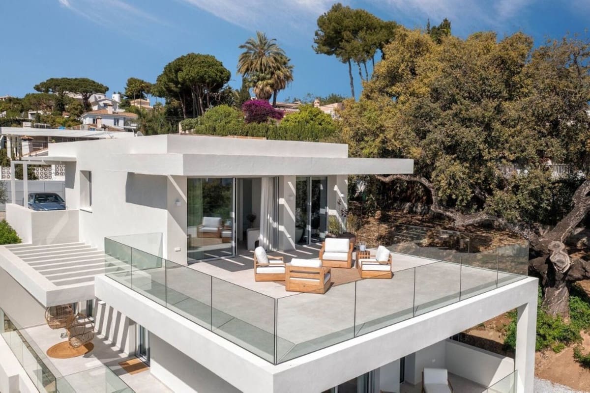 5 slaapkamer Villa voor vakantieverhuur in Elviria met zwembad garage - € 5.500 (Ref: 9920990)
