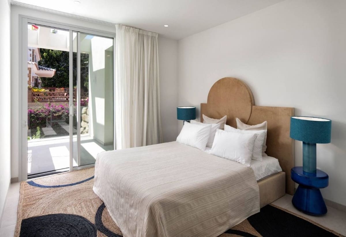 5 slaapkamer Villa voor vakantieverhuur in Elviria met zwembad garage - € 5.500 (Ref: 9920990)