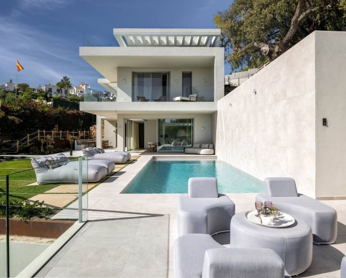 5 slaapkamer Villa voor vakantieverhuur in Elviria met zwembad garage - € 5.500 (Ref: 9920990)