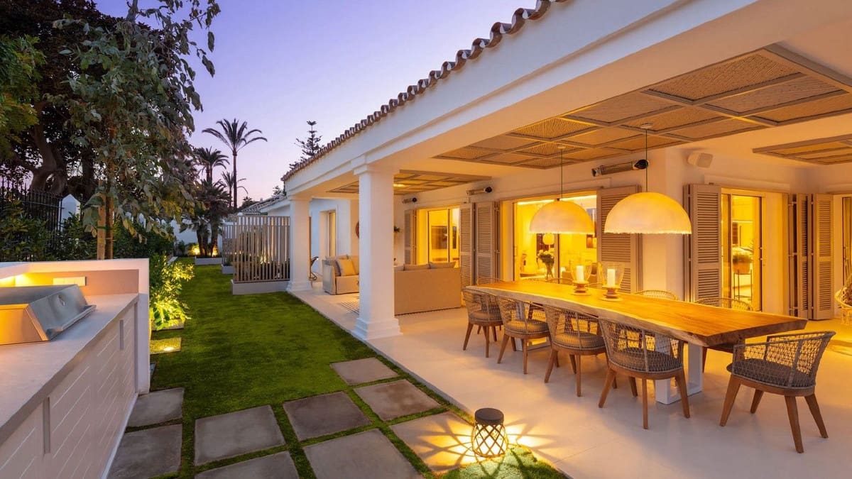 5 bedroom Villa for holiday rental in Golden Mile with pool garage - € 15,000 (Ref: 9920991)