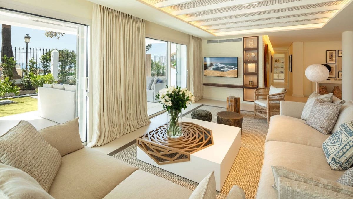 5 bedroom Villa for holiday rental in Golden Mile with pool garage - € 15,000 (Ref: 9920991)