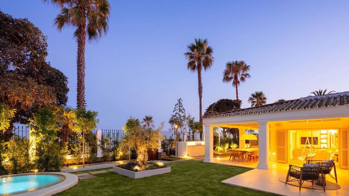 5 bedroom Villa for holiday rental in Golden Mile with pool garage - € 15,000 (Ref: 9920991)