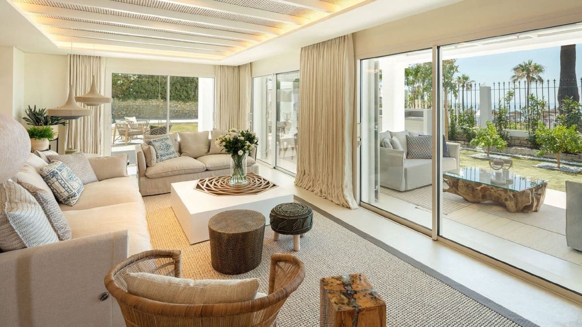 5 bedroom Villa for holiday rental in Golden Mile with pool garage - € 15,000 (Ref: 9920991)