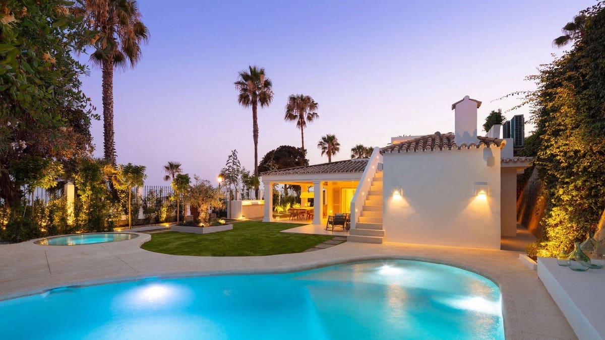 5 bedroom Villa for holiday rental in Golden Mile with pool garage - € 15,000 (Ref: 9920991)