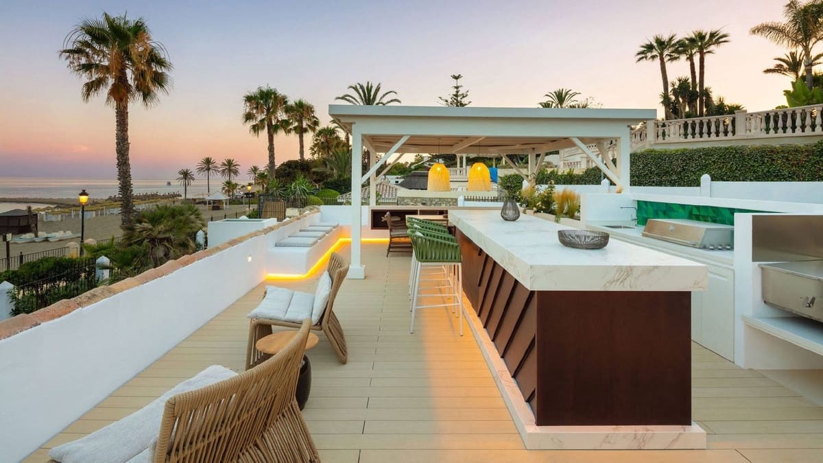 5 bedroom Villa for holiday rental in Golden Mile with pool garage - € 15,000 (Ref: 9920991)