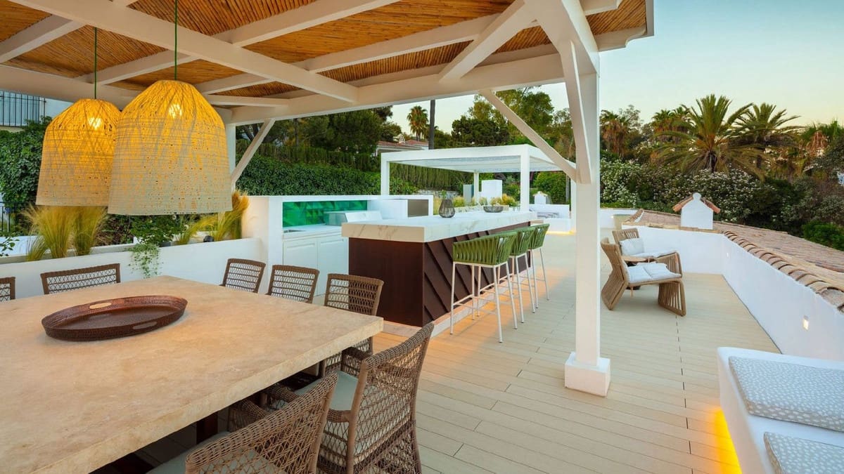 5 bedroom Villa for holiday rental in Golden Mile with pool garage - € 15,000 (Ref: 9920991)