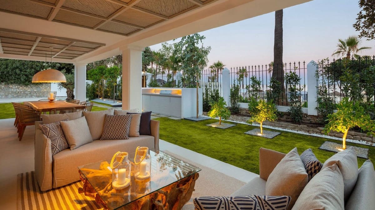 5 bedroom Villa for holiday rental in Golden Mile with pool garage - € 15,000 (Ref: 9920991)