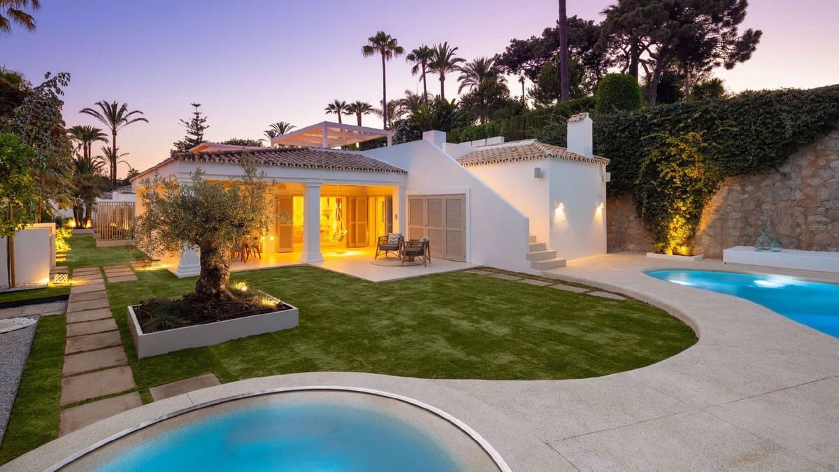 5 bedroom Villa for holiday rental in Golden Mile with pool garage - € 15,000 (Ref: 9920991)