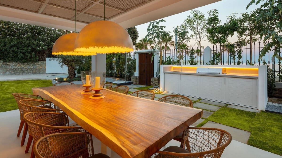 5 bedroom Villa for holiday rental in Golden Mile with pool garage - € 15,000 (Ref: 9920991)