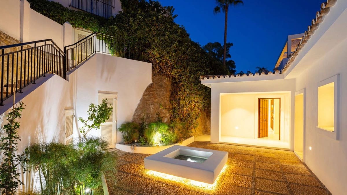 5 bedroom Villa for holiday rental in Golden Mile with pool garage - € 15,000 (Ref: 9920991)