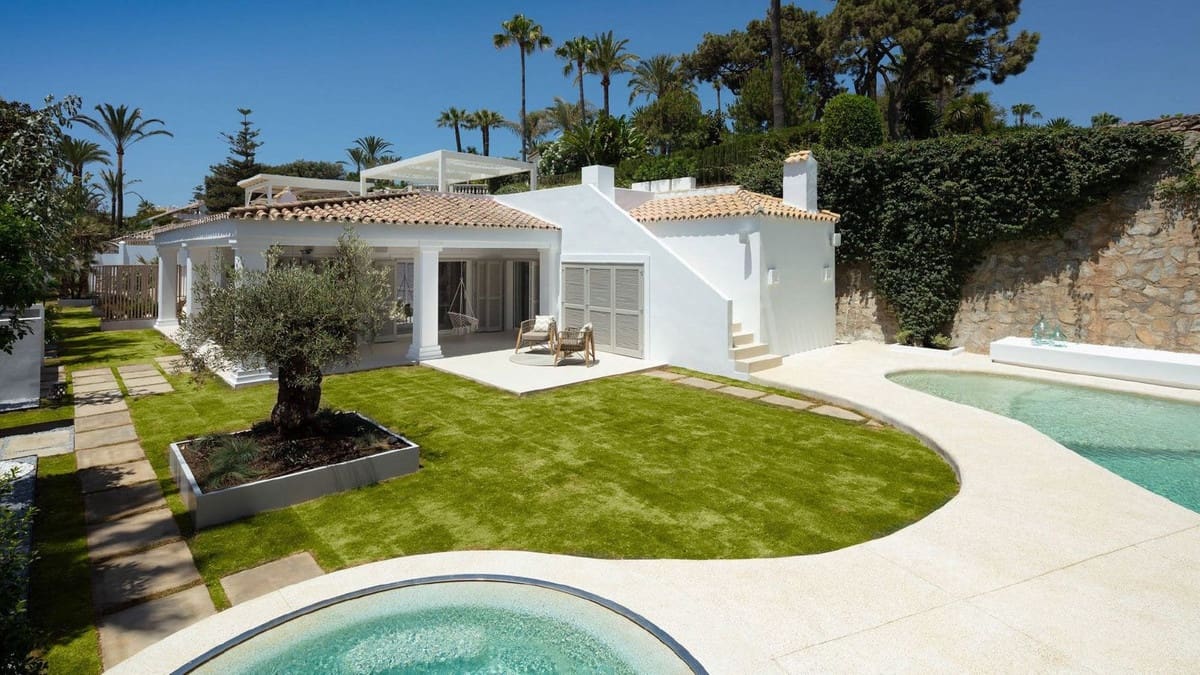 5 bedroom Villa for holiday rental in Golden Mile with pool garage - € 15,000 (Ref: 9920991)