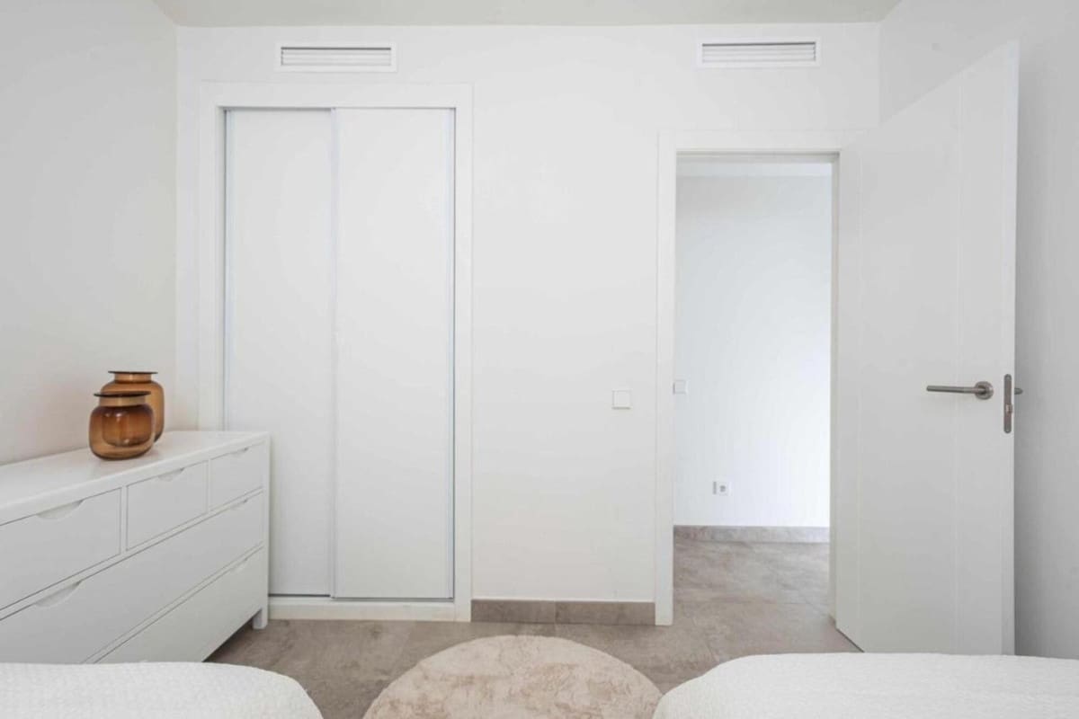 2 slaapkamer Appartement voor vakantieverhuur in Estepona met zwembad garage - € 1.500 (Ref: 9920993)