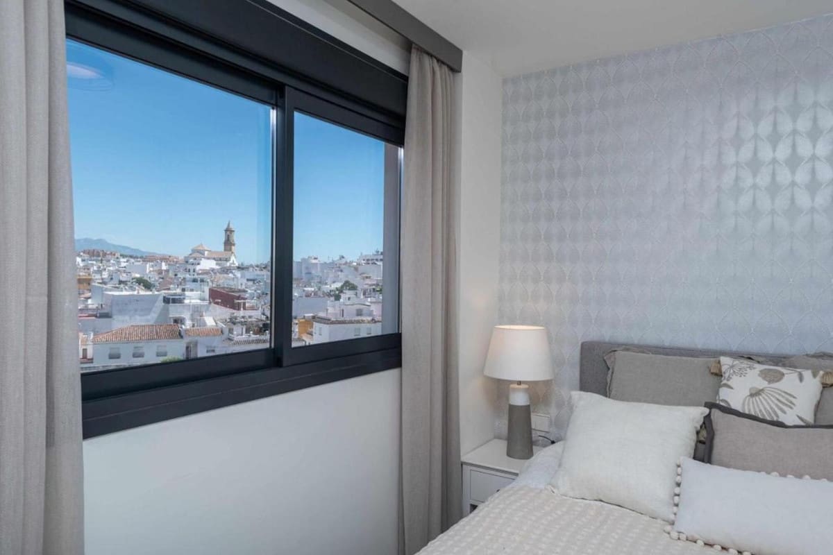 2 slaapkamer Appartement voor vakantieverhuur in Estepona met zwembad garage - € 1.500 (Ref: 9920993)