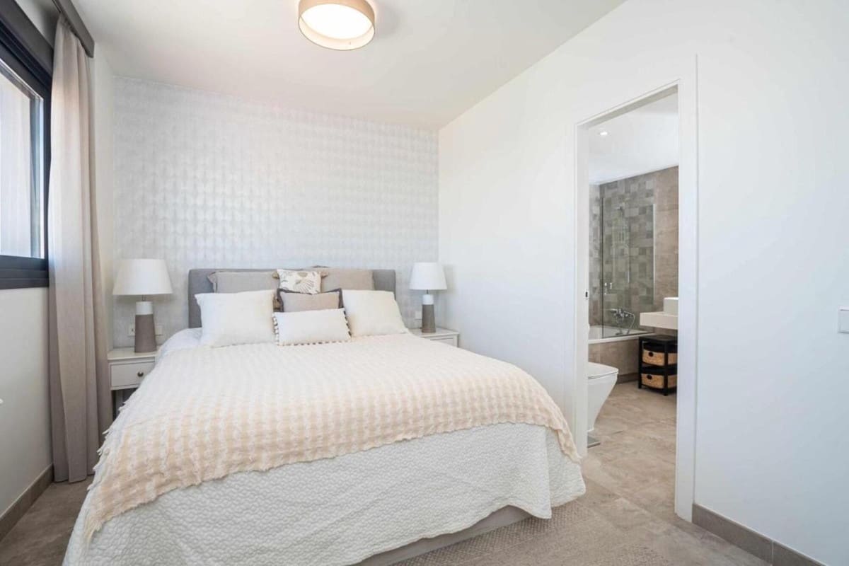 2 slaapkamer Appartement voor vakantieverhuur in Estepona met zwembad garage - € 1.500 (Ref: 9920993)