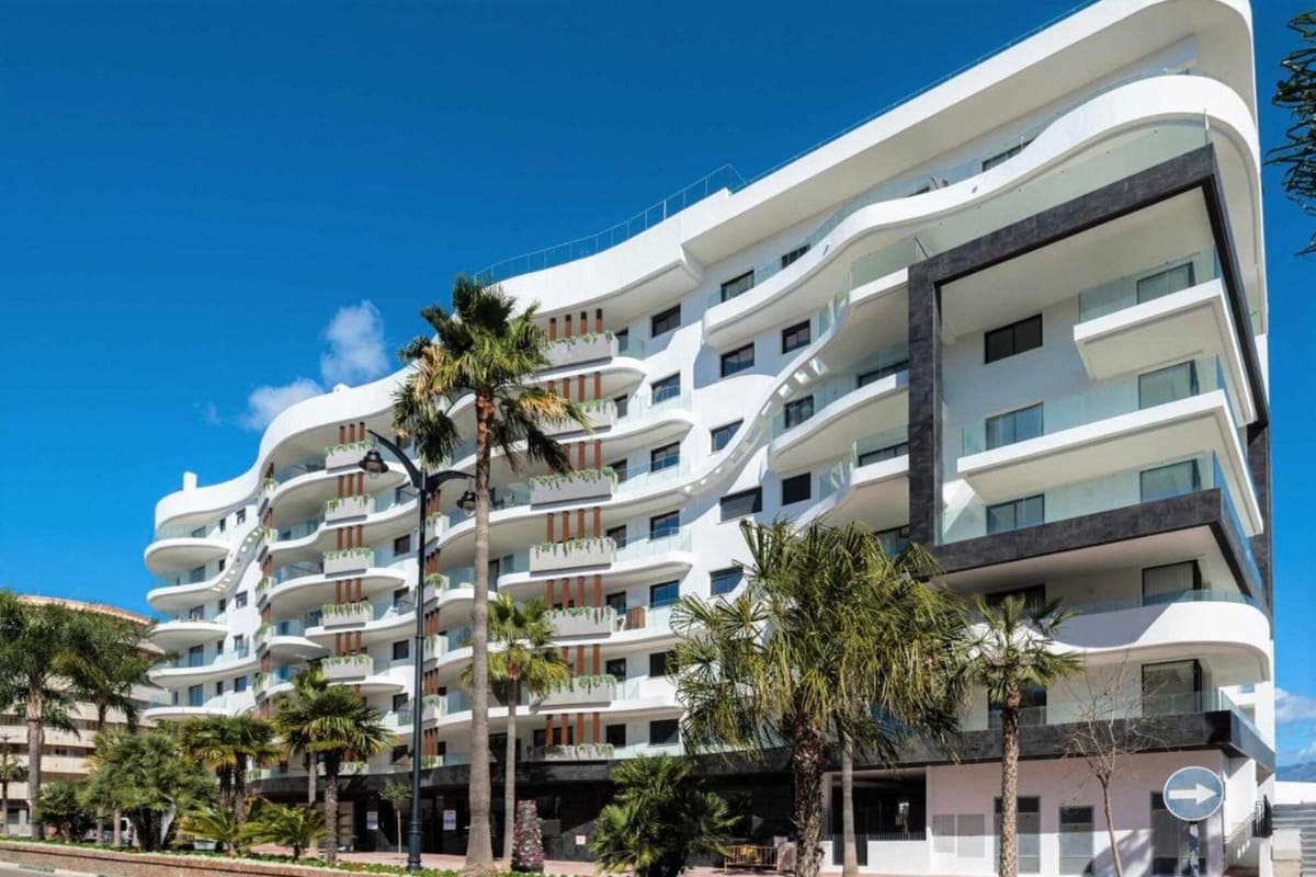 2 slaapkamer Appartement voor vakantieverhuur in Estepona met zwembad garage - € 1.500 (Ref: 9920993)