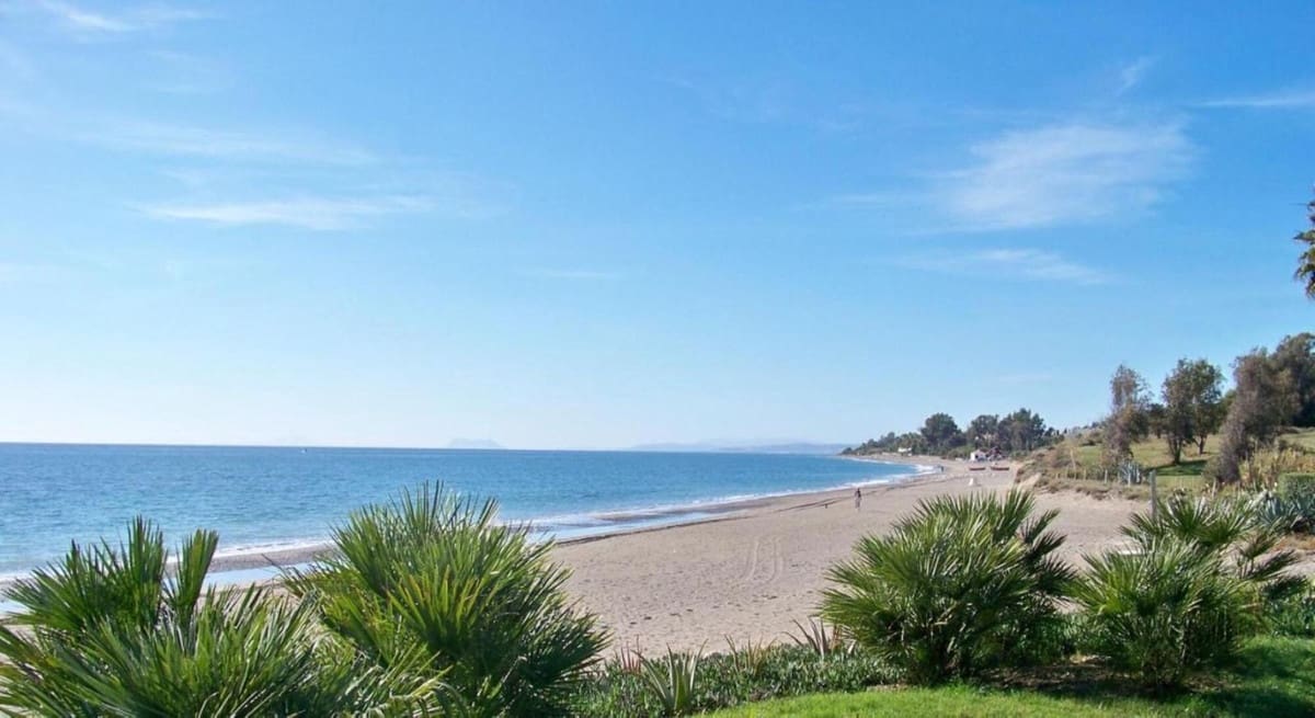2 slaapkamer Appartement voor vakantieverhuur in Estepona met zwembad garage - € 1.500 (Ref: 9920993)