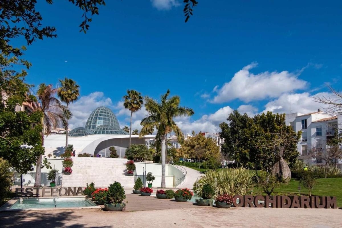 2 slaapkamer Appartement voor vakantieverhuur in Estepona met zwembad garage - € 1.500 (Ref: 9920993)