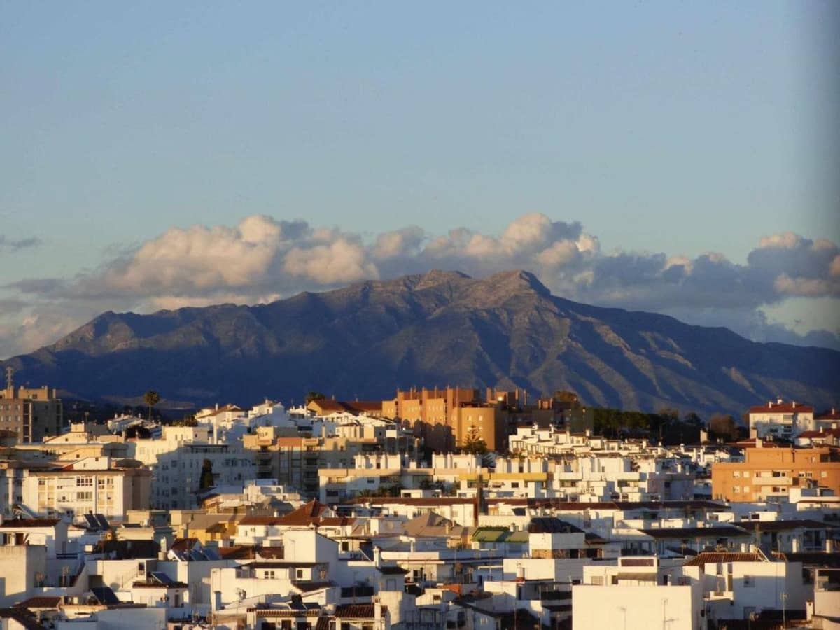 2 slaapkamer Appartement voor vakantieverhuur in Estepona met zwembad garage - € 1.500 (Ref: 9920993)