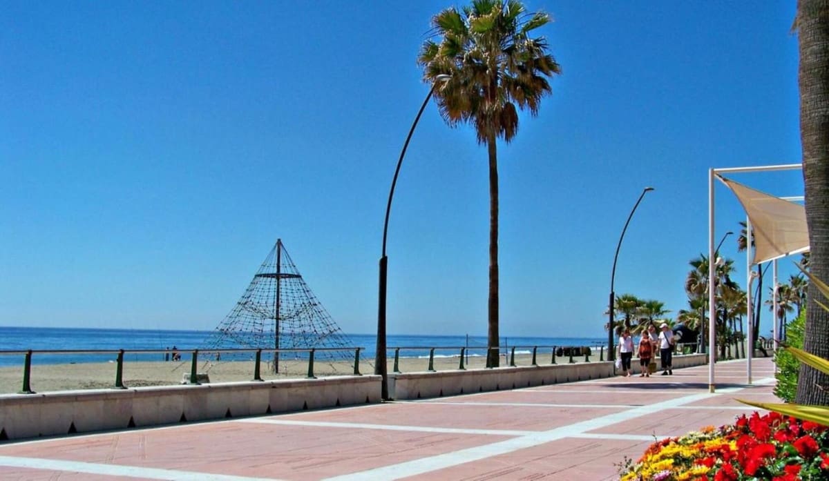 2 slaapkamer Appartement voor vakantieverhuur in Estepona met zwembad garage - € 1.500 (Ref: 9920993)
