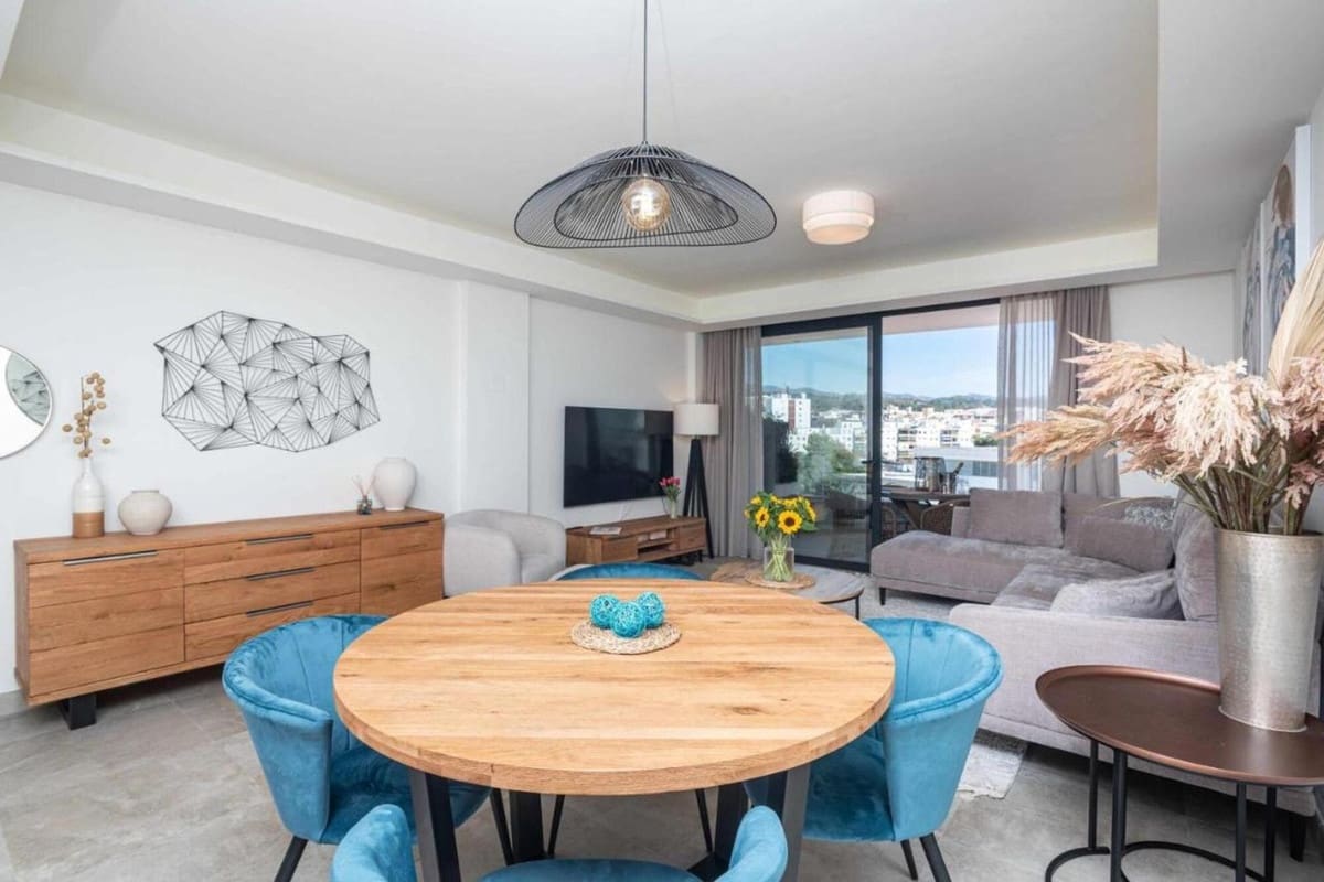 2 slaapkamer Appartement voor vakantieverhuur in Estepona met zwembad garage - € 1.500 (Ref: 9920993)