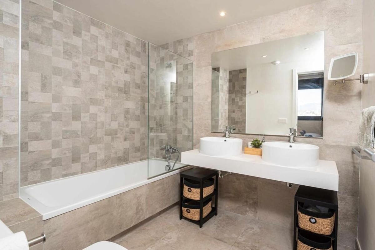 2 slaapkamer Appartement voor vakantieverhuur in Estepona met zwembad garage - € 1.500 (Ref: 9920993)
