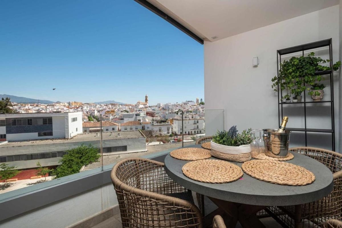 2 slaapkamer Appartement voor vakantieverhuur in Estepona met zwembad garage - € 1.500 (Ref: 9920993)