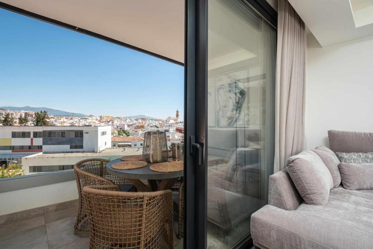 2 slaapkamer Appartement voor vakantieverhuur in Estepona met zwembad garage - € 1.500 (Ref: 9920993)