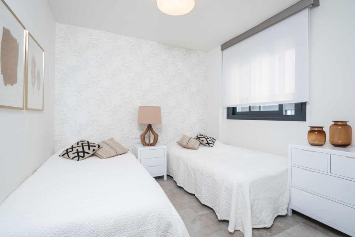 2 slaapkamer Appartement voor vakantieverhuur in Estepona met zwembad garage - € 1.500 (Ref: 9920993)