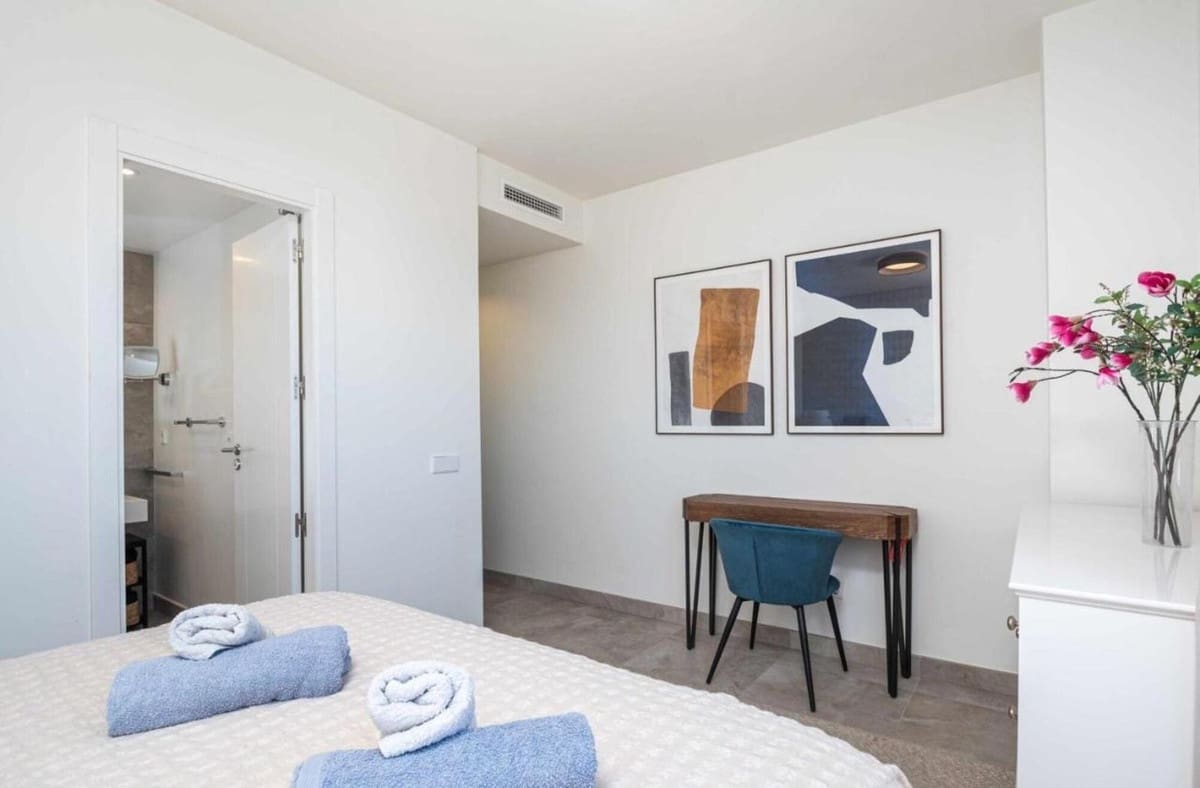 2 slaapkamer Appartement voor vakantieverhuur in Estepona met zwembad garage - € 1.500 (Ref: 9920993)