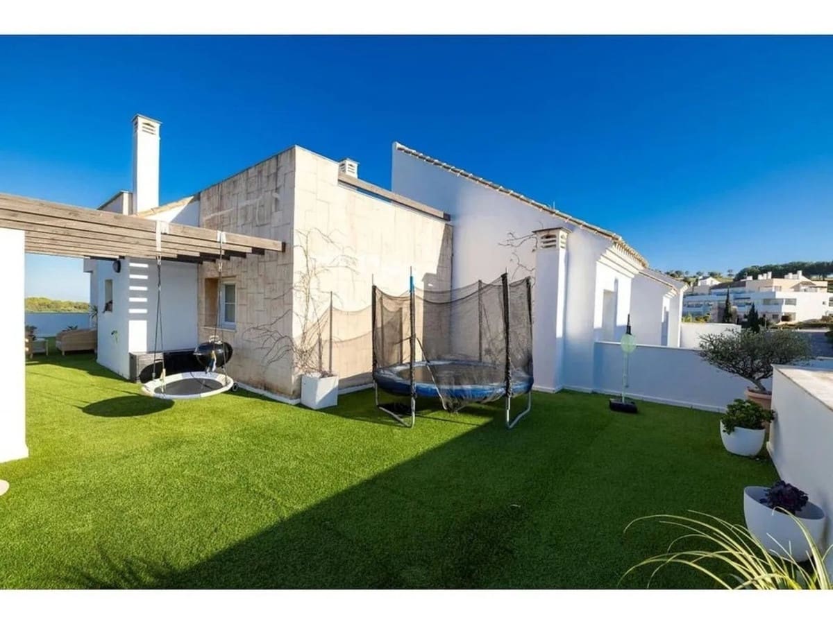 3 soveværelse Penthouse til salg i La Alcaidesa med swimmingpool garage - € 550.000 (Ref: 9920994)
