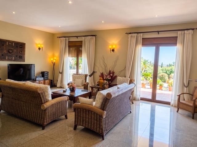 4 soverom Villa til salgs i La Sierrezuela, Mijas med svømmebasseng garasje - € 1 095 000 (Ref: 10043050)