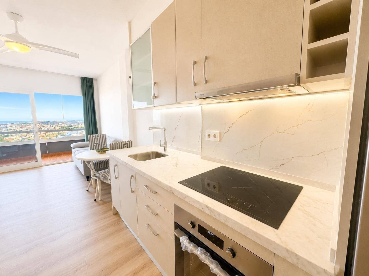 1 bedroom Apartment for sale in Fuengirola with garage - € 249,000 (Ref: 10094717)