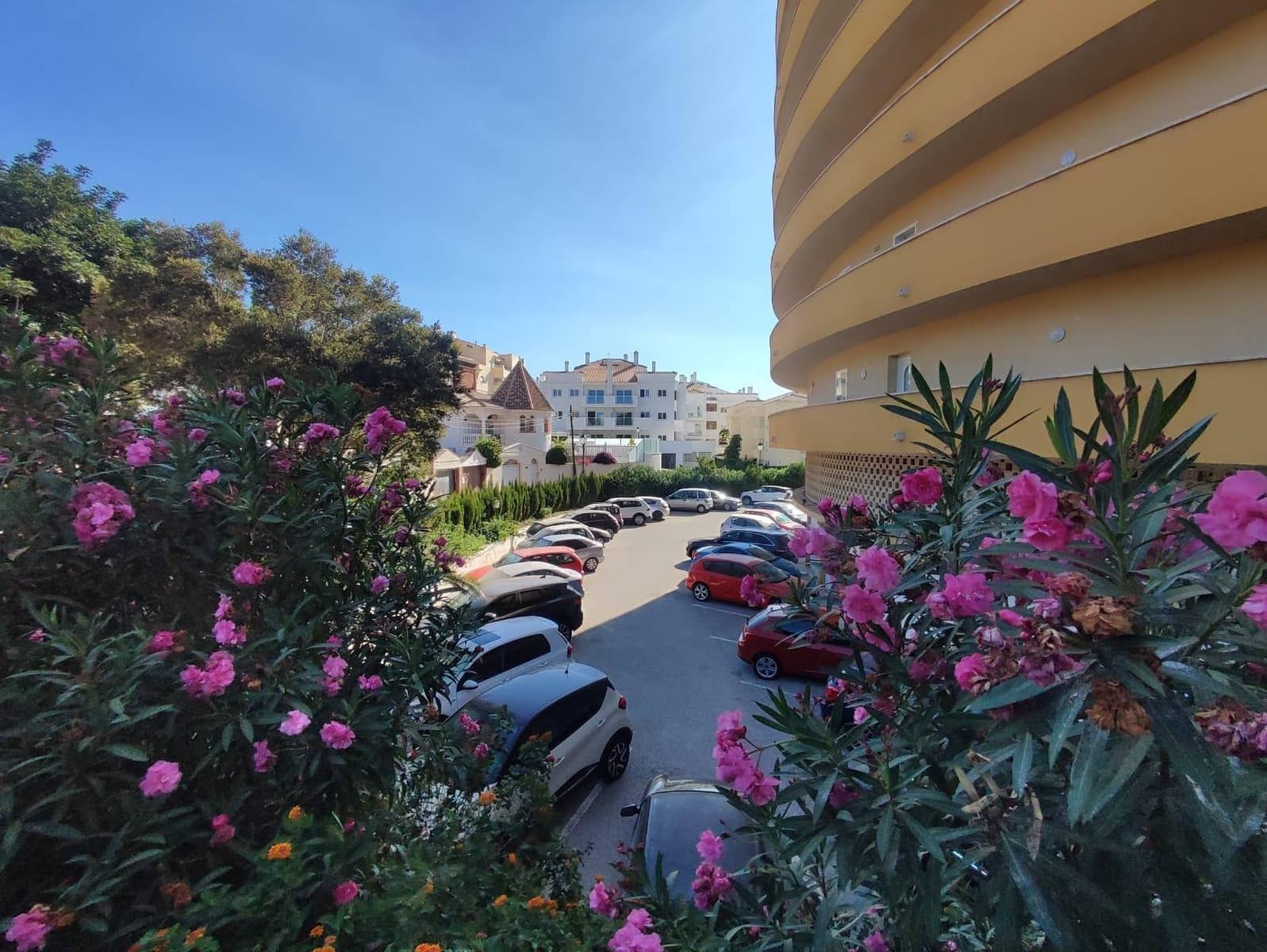 1 bedroom Apartment for sale in Fuengirola with garage - € 249,000 (Ref: 10094717)