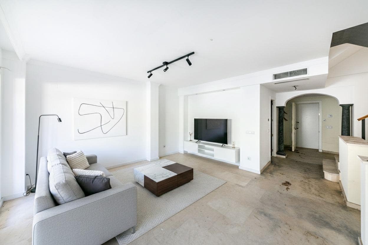 3 soveværelse Rækkehus til salg i La Duquesa / Puerto de la Duquesa med swimmingpool garage - € 360.000 (Ref: 10102658)