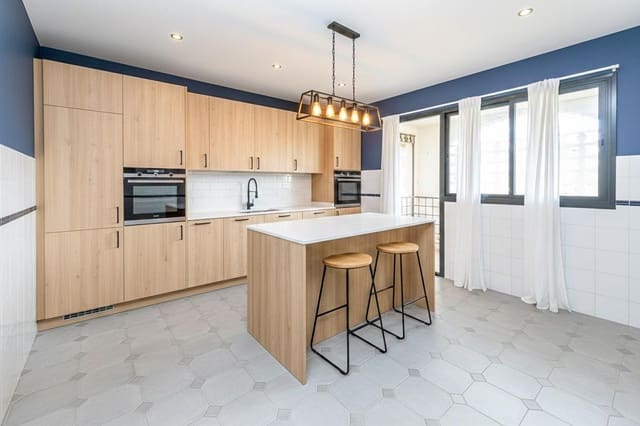 3 chambre Villa/Maison Mitoyenne à vendre à La Duquesa / Puerto de la Duquesa, Manilva avec piscine garage - 360 000 € (Ref: 10102658)