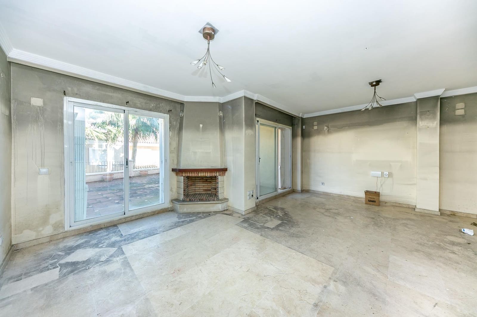 3 soveværelse Rækkehus til salg i La Duquesa / Puerto de la Duquesa med swimmingpool garage - € 360.000 (Ref: 10102658)