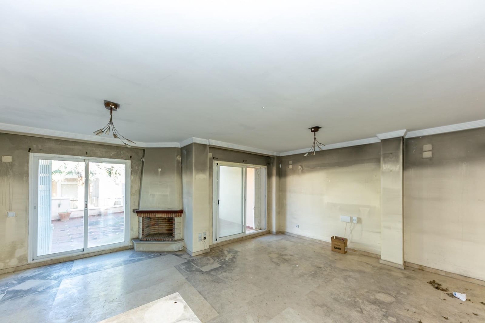 3 soveværelse Rækkehus til salg i La Duquesa / Puerto de la Duquesa med swimmingpool garage - € 360.000 (Ref: 10102658)