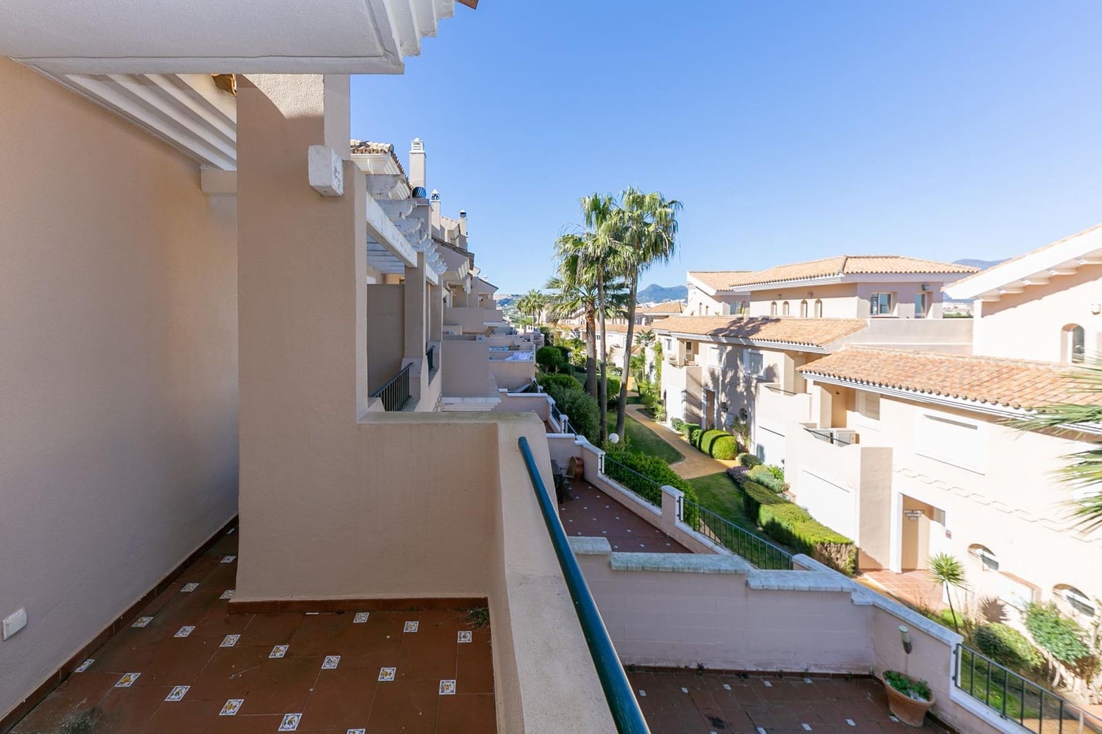 3 soveværelse Rækkehus til salg i La Duquesa / Puerto de la Duquesa med swimmingpool garage - € 360.000 (Ref: 10102658)