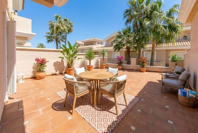 3 chambre Villa/Maison Mitoyenne à vendre à La Duquesa / Puerto de la Duquesa, Manilva avec piscine garage - 360 000 € (Ref: 10102658)