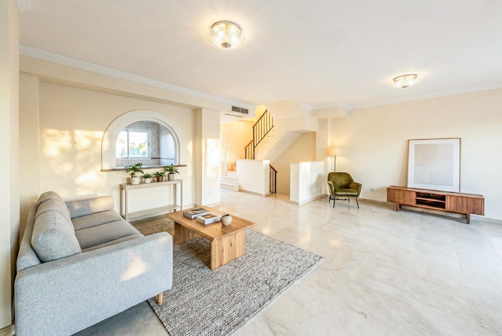 3 soveværelse Rækkehus til salg i La Duquesa / Puerto de la Duquesa med swimmingpool garage - € 360.000 (Ref: 10102658)