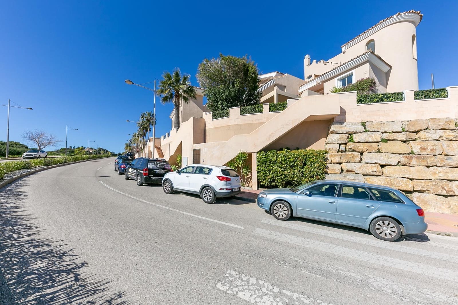 3 soveværelse Rækkehus til salg i La Duquesa / Puerto de la Duquesa med swimmingpool garage - € 360.000 (Ref: 10102658)